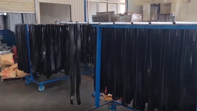 Стрейнер-экструдер холодного типа с шестерённым насосом