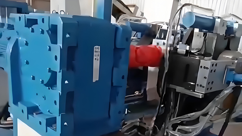 Стрейнер-экструдер холодного типа с шестерённым насосом 1