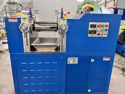 Открытый смеситель для резины и пластика